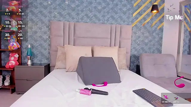 NiiaMoore online show from 09/22/25, 08:11