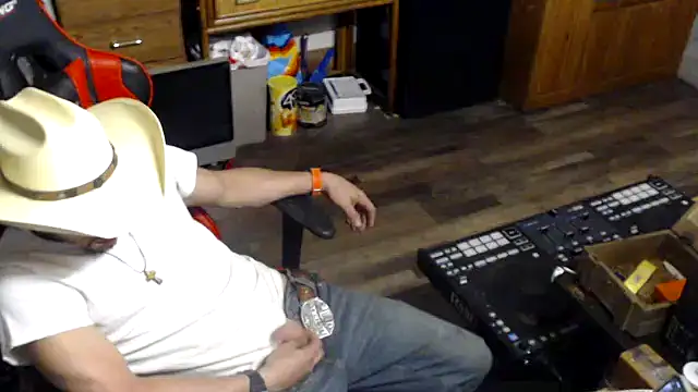 Snapshot of tongueispowerr6d9 chatting on 04/22/26, 05:54 tongueispowerr6d9 online show from 04/22/26, 05:54