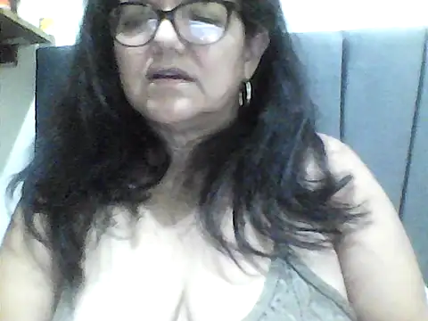 Snapshot of kassandra02 chatting on 10/13/25, 03:39 kassandra02 online show from 10/13/25, 03:39