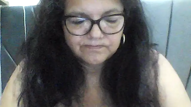 Snapshot of kassandra02 chatting on 10/13/25, 03:45 kassandra02 online show from 10/13/25, 03:45