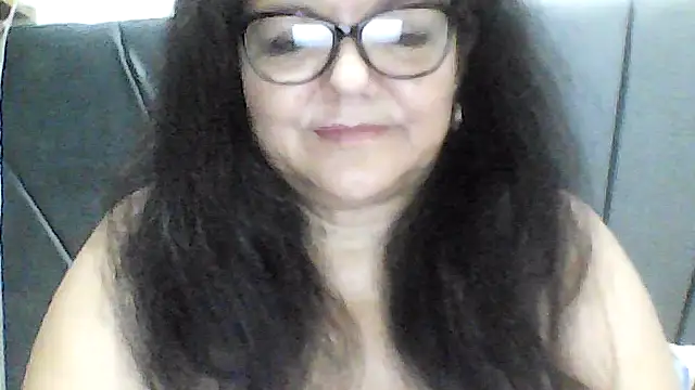 Snapshot of kassandra02 chatting on 10/15/25, 04:07 kassandra02 online show from 10/15/25, 04:07
