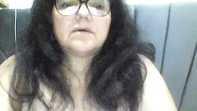 Snapshot of kassandra02 chatting on 10/22/25, 02:45 kassandra02 online show from 10/22/25, 02:45