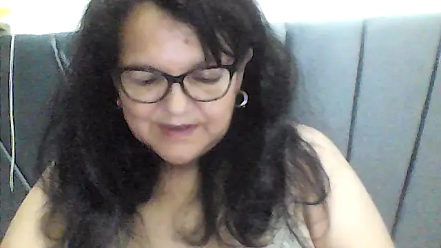 Snapshot of kassandra02 chatting on 10/23/25, 03:39 kassandra02 online show from 10/23/25, 03:39