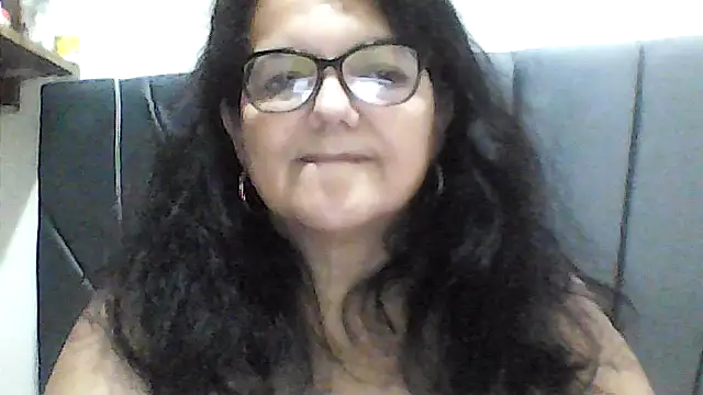 Snapshot of kassandra02 chatting on 10/25/25, 03:03 kassandra02 online show from 10/25/25, 03:03