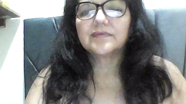 Snapshot of kassandra02 chatting on 10/26/25, 03:12 kassandra02 online show from 10/26/25, 03:12