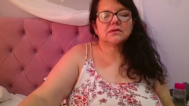 Snapshot of kassandra02 chatting on 07/22/26, 01:25 kassandra02 online show from 07/22/26, 01:25