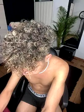 Snapshot of DavidfullOFlove chatting on 09/24/25, 04:05 DavidfullOFlove online show from 09/24/25, 04:05