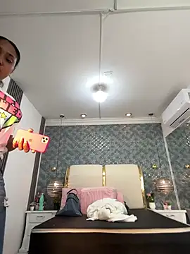 NaiomyLanes online show from 04/10/26, 11:37