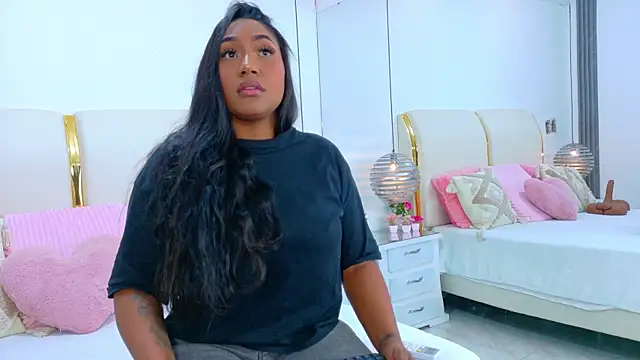 NaiomyLanes online show from 04/20/26, 12:52