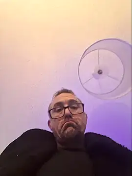 Snapshot of bibananaman chatting on 11/20/25, 04:12 bibananaman online show from 11/20/25, 04:12