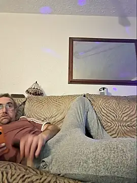 Snapshot of bibananaman chatting on 11/28/25, 02:36 bibananaman online show from 11/28/25, 02:36