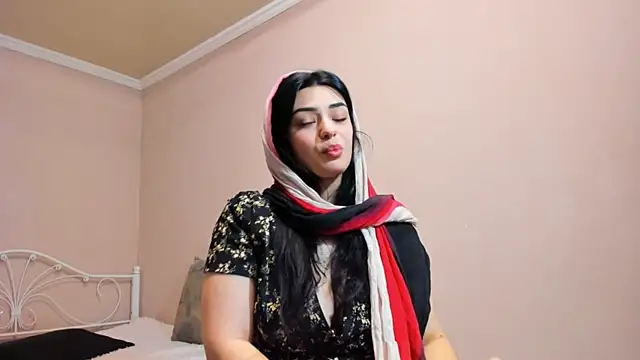 Snapshot of _cleopattra_ chatting on 12/27/24, 06:42 cleopattra online show from 12/27/24, 06:42