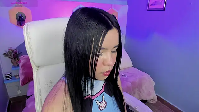 Hanna  Becker  online show from 12/14/24, 04:23