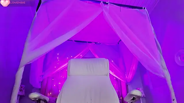 Hanna  Becker  online show from 02/28/25, 07:05