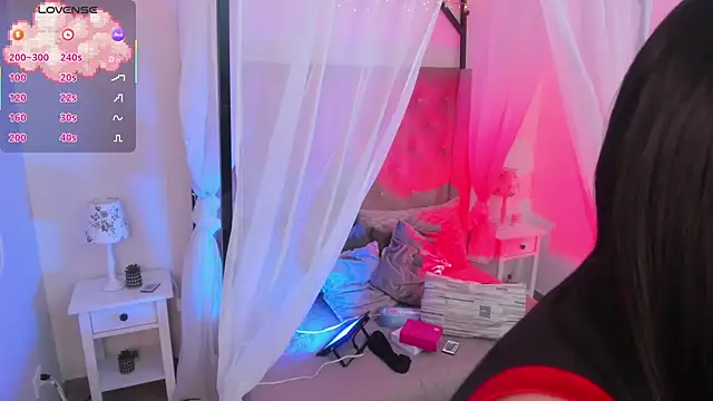 Hanna  Becker  online show from 10/10/25, 03:49