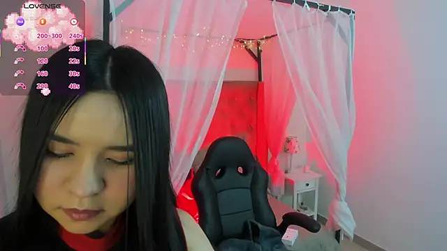 Hanna  Becker  online show from 10/17/25, 03:53