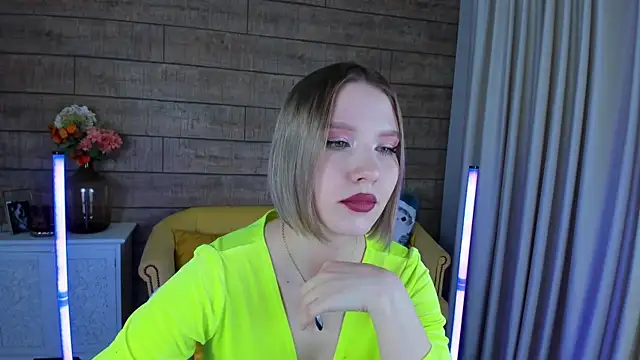 LiliLinn online show from 01/28/25, 01:38