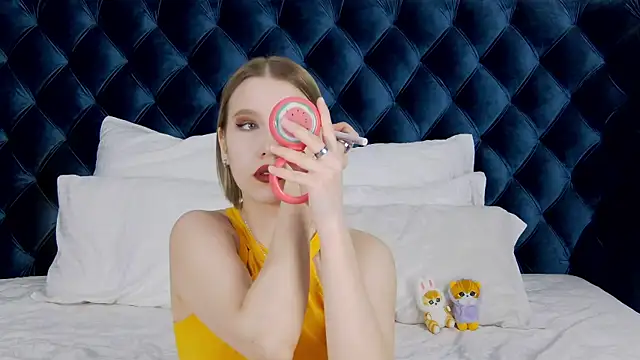 LiliLinn online show from 02/08/25, 02:16