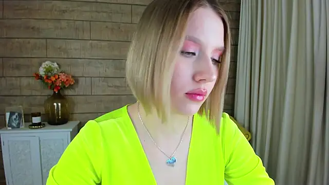 LiliLinn online show from 02/12/25, 07:34