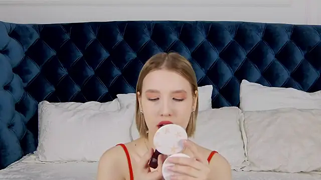 LiliLinn online show from 02/18/25, 04:48