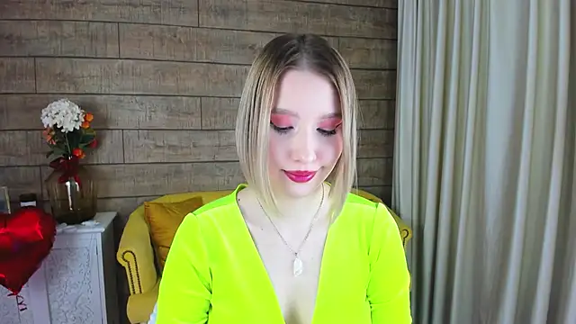 LiliLinn online show from 02/19/25, 08:12