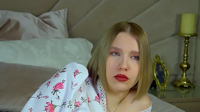 LiliLinn online show from 02/25/25, 05:08