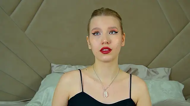 LiliLinn online show from 02/25/25, 11:41