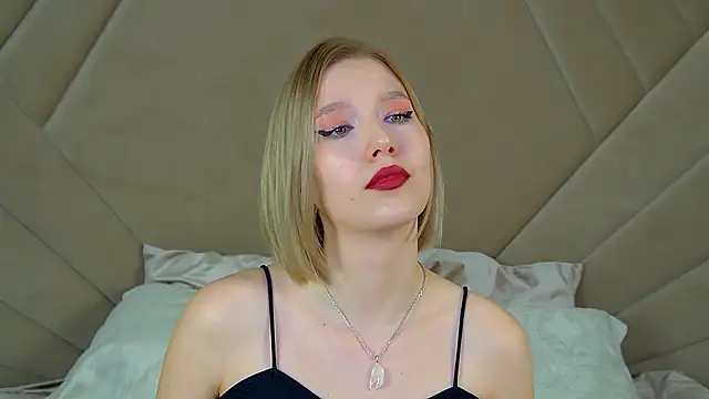 LiliLinn online show from 02/25/25, 02:44