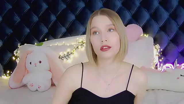 LiliLinn online show from 03/08/25, 08:11