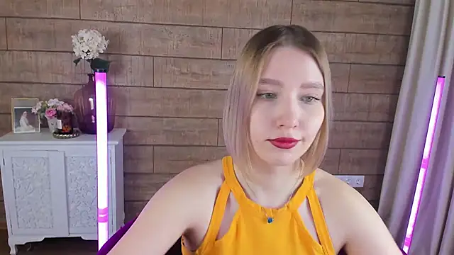 LiliLinn online show from 03/15/25, 08:04