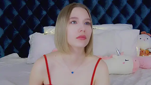 LiliLinn online show from 03/19/25, 04:57