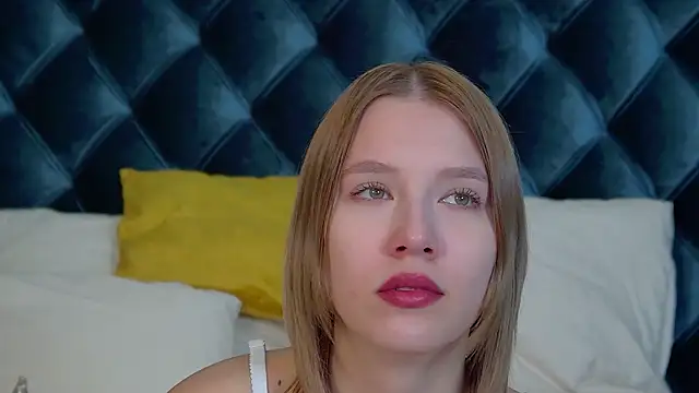 LiliLinn online show from 09/15/25, 04:56