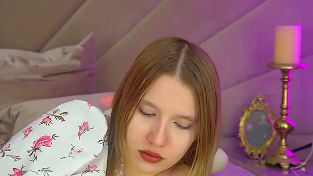 LiliLinn online show from 11/11/25, 04:34