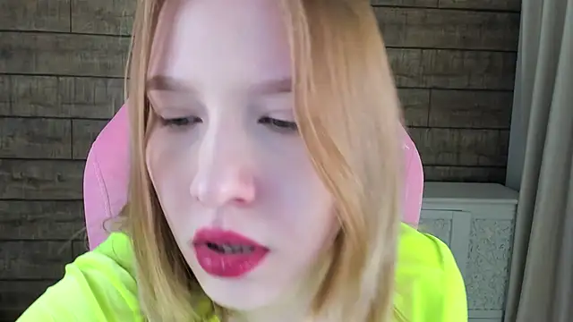 LiliLinn online show from 04/17/26, 04:48