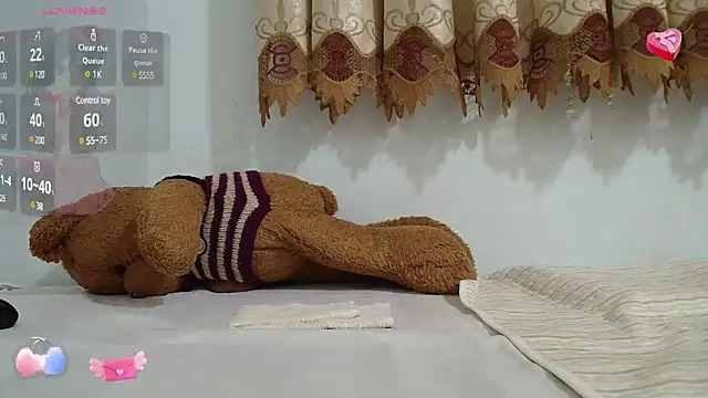 Snapshot of Mia-Tsuki- chatting on 02/18/25, 10:27 Mia-Tsuki- online show from 02/18/25, 10:27