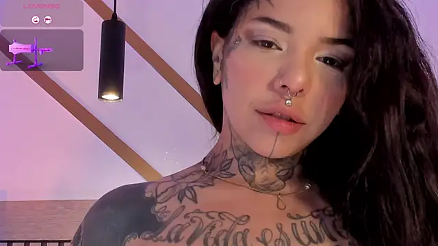 Snapshot of NinaInk chatting on 03/27/26, 11:21 NinaInk online show from 03/27/26, 11:21