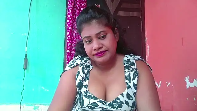 Snapshot of sexy_roma chatting on 05/17/26, 02:53 sexy roma online show from 05/17/26, 02:53