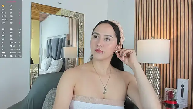 hazel ross tcw online show from 02/12/25, 01:27