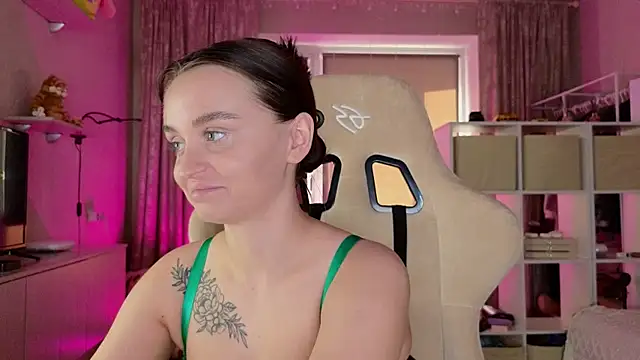 Katy perry  online show from 03/22/25, 02:37