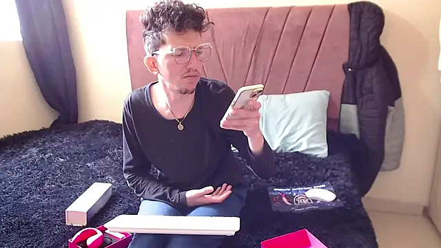 Snapshot of Orlandodcn_69 chatting on 10/25/25, 04:24 Orlandodcn 69 online show from 10/25/25, 04:24