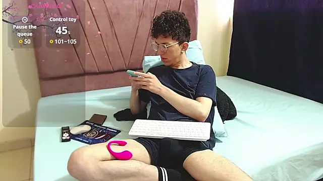 Snapshot of Orlandodcn_69 chatting on 11/09/25, 11:41 Orlandodcn 69 online show from 11/09/25, 11:41