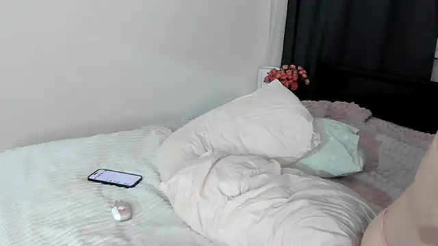 Snapshot of elliemintlover chatting on 12/17/24, 05:58 elliemintlover online show from 12/17/24, 05:58