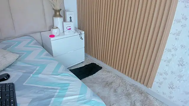 Snapshot of ElaEndez_ chatting on 02/12/25, 12:12 ElaEndez online show from 02/12/25, 12:12