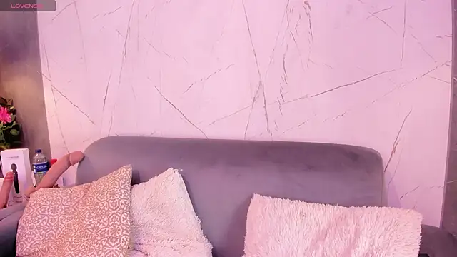 Snapshot of ElaEndez_ chatting on 02/18/25, 12:17 ElaEndez online show from 02/18/25, 12:17