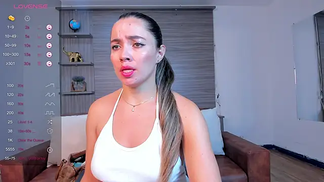 Snapshot of Alessia_Taylorr chatting on 01/20/25, 12:07 Alessia Taylorr online show from 01/20/25, 12:07