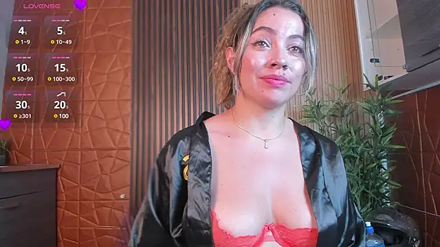 Snapshot of Alessia_Taylorr chatting on 01/21/25, 05:30 Alessia Taylorr online show from 01/21/25, 05:30