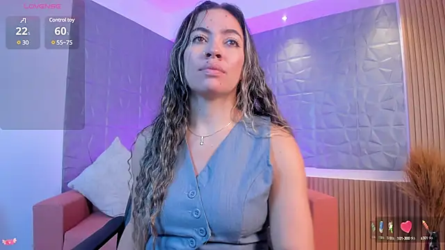 Snapshot of Alessia_Taylorr chatting on 02/14/25, 11:31 Alessia Taylorr online show from 02/14/25, 11:31