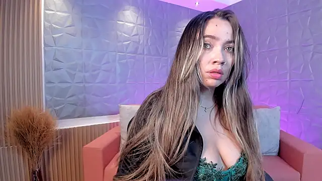 Snapshot of Alessia_Taylorr chatting on 02/25/25, 12:13 Alessia Taylorr online show from 02/25/25, 12:13