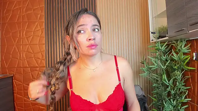 Snapshot of Alessia_Taylorr chatting on 03/14/25, 11:56 Alessia Taylorr online show from 03/14/25, 11:56