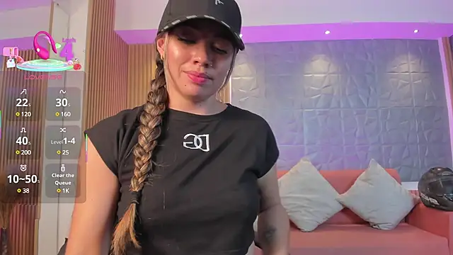 Snapshot of Alessia_Taylorr chatting on 03/18/25, 06:04 Alessia Taylorr online show from 03/18/25, 06:04